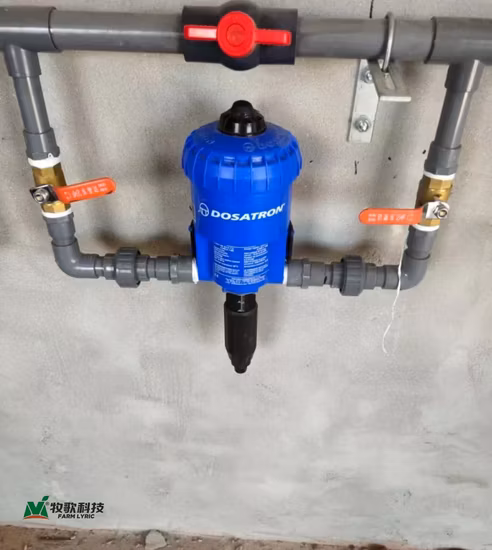 Pompa proporzionale dosatrice Dosatron del sistema Swaterline per allevamento di polli